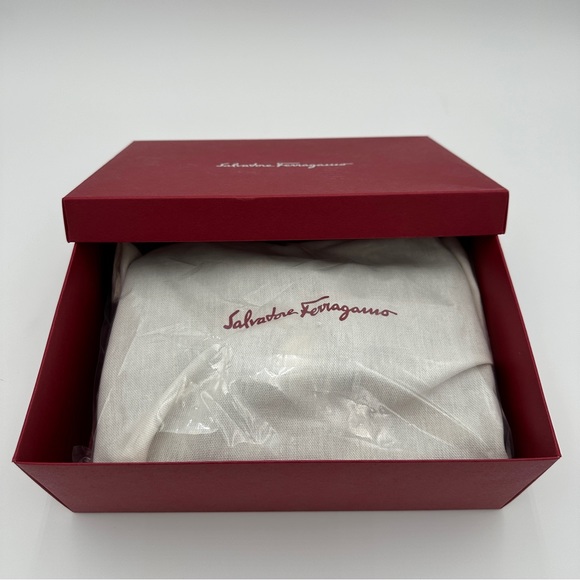 SALVATORE FERRAGAMO - VERA BOW CROSS-BODY BAG - Picture 9 of 16